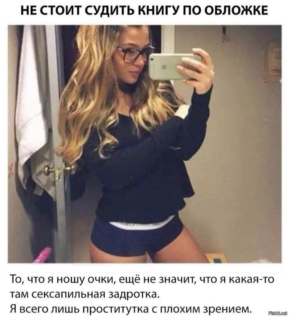 Забавные девушки на пляже