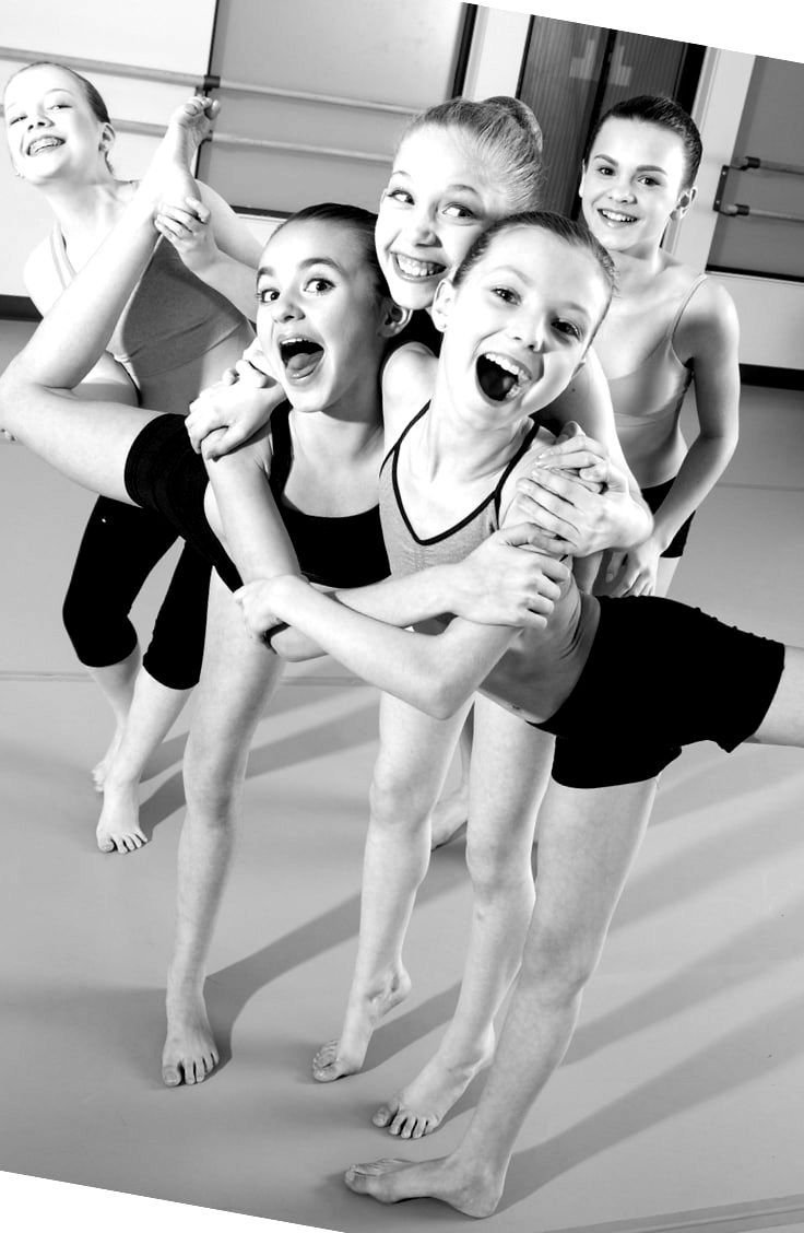 Фотосессия танцоров в студии группой