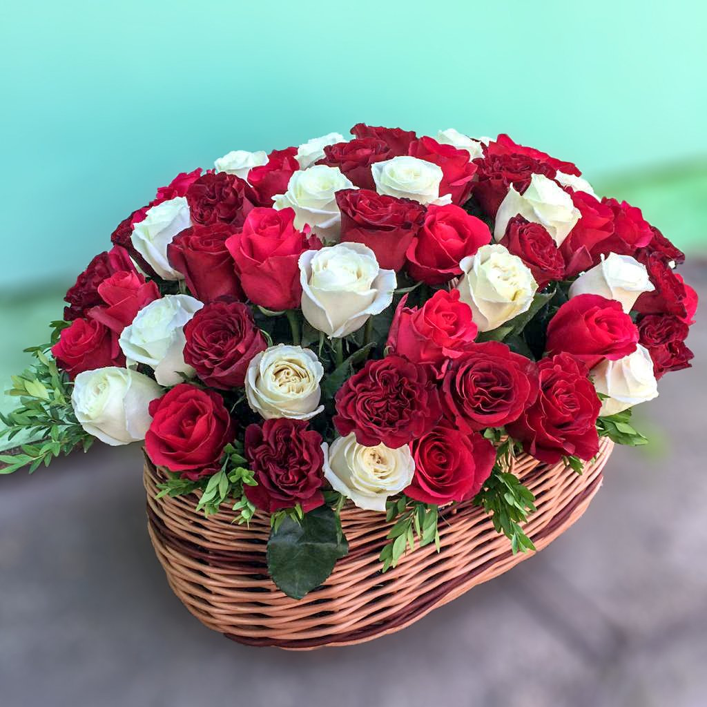 Корзинка с розами