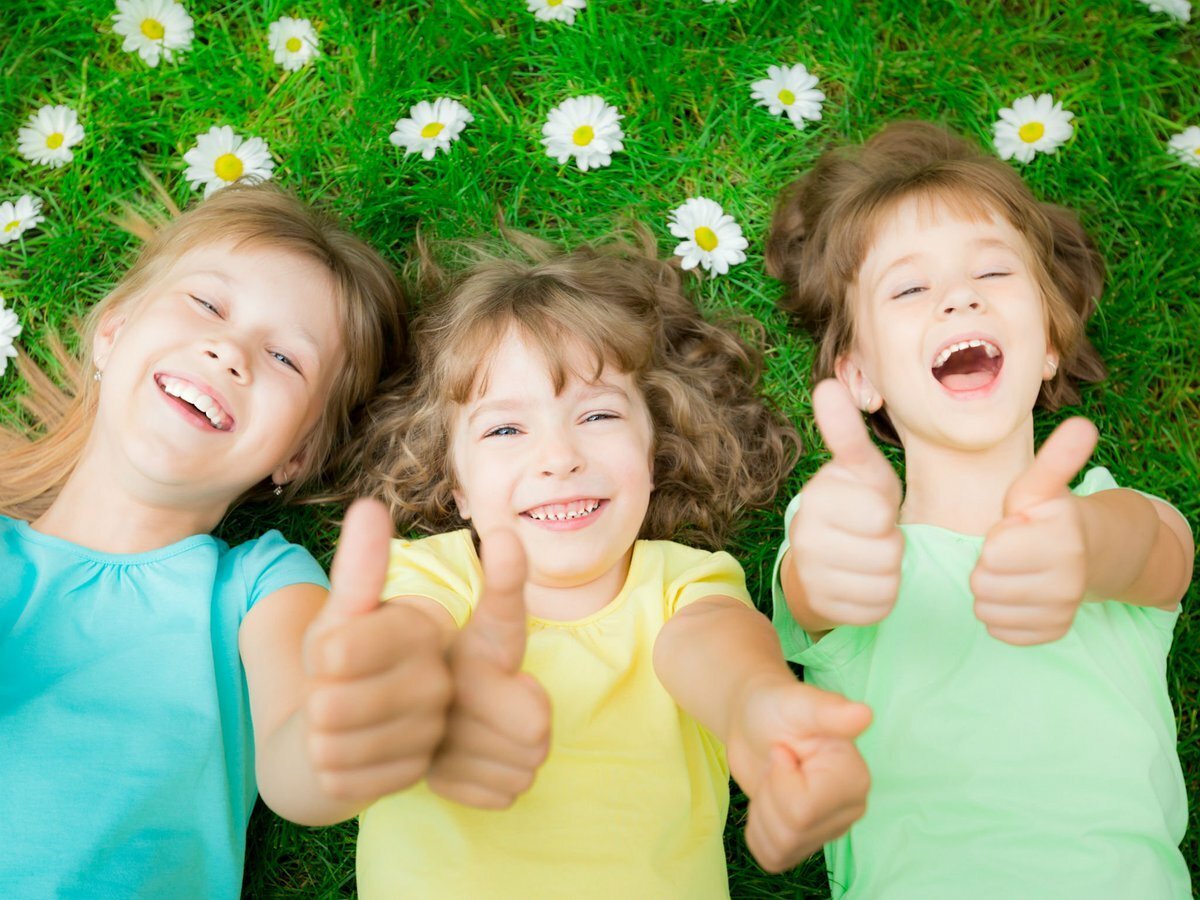 Ребенок улыбается