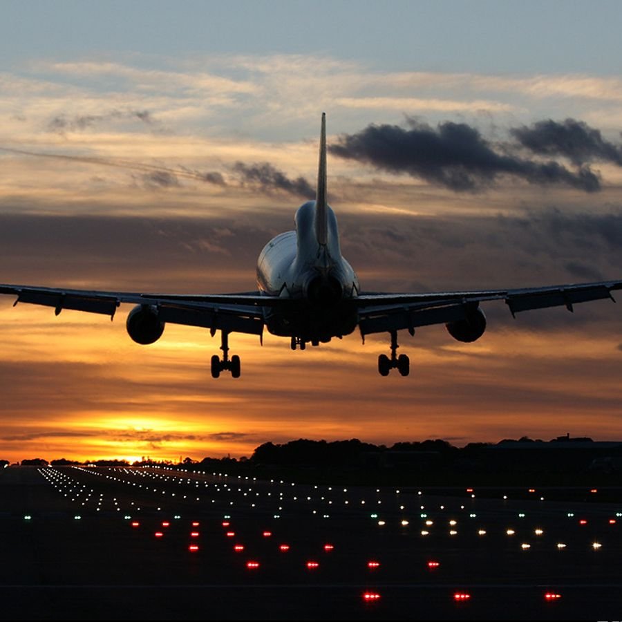 Самолет взлетает