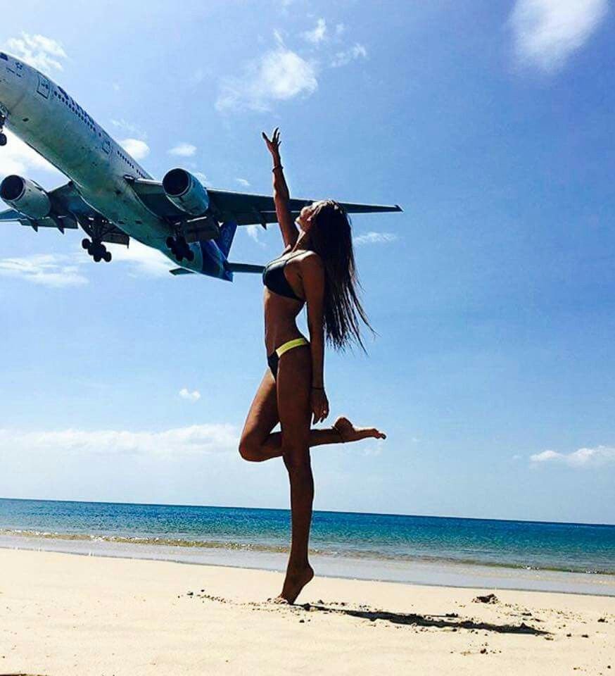 Море самолет девушка