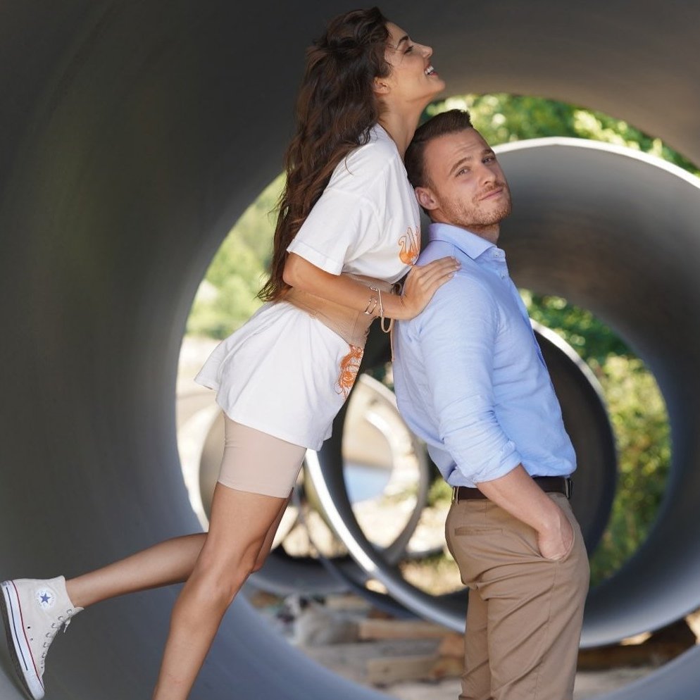 Керем Бурсин и Ханде Эрчел