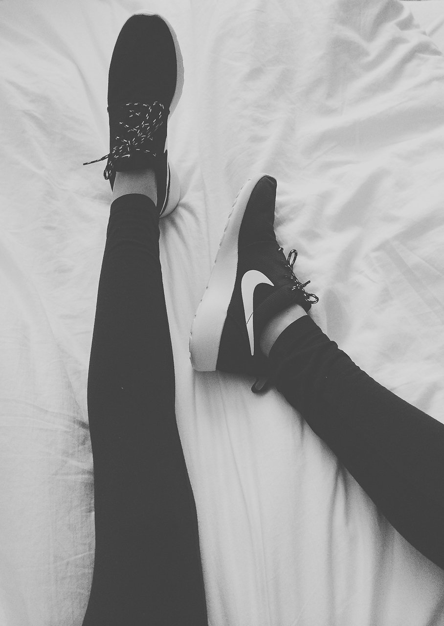 Девушка в черном без лица