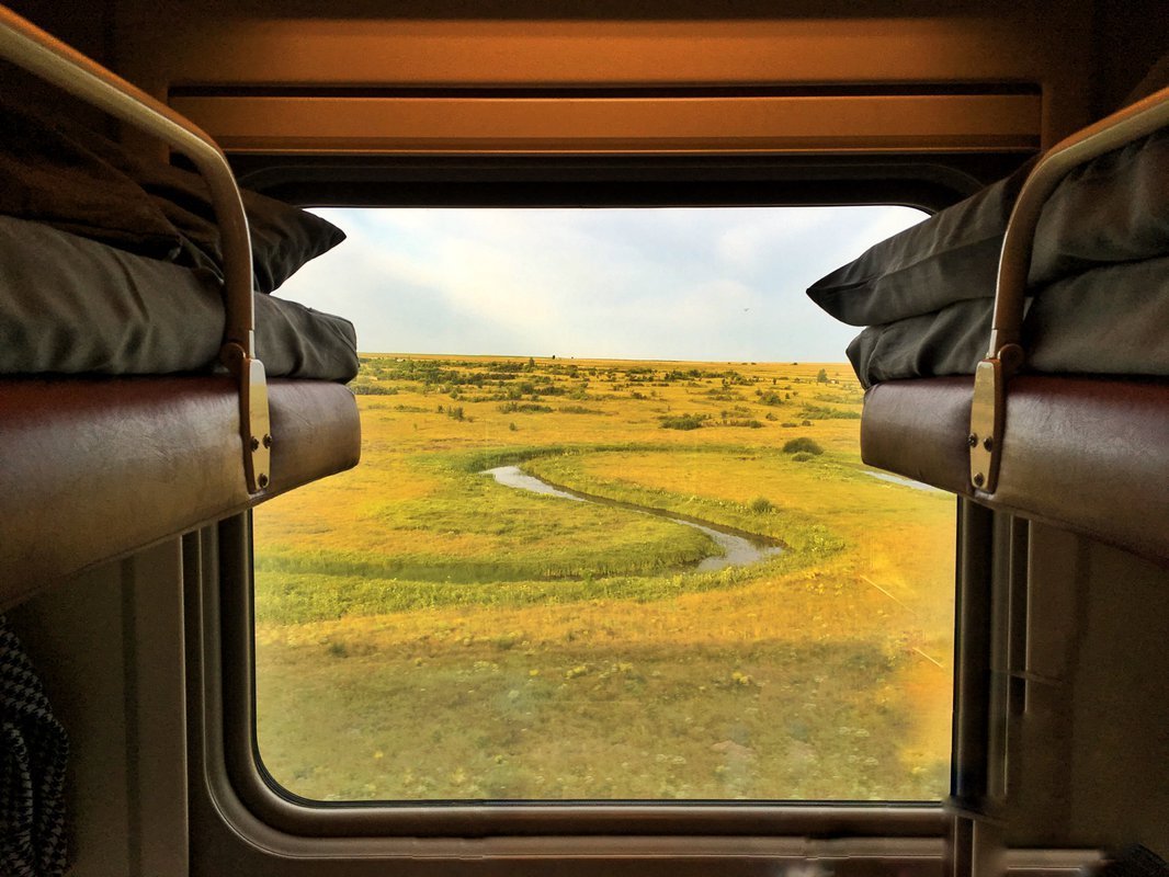 Вид из окна вагона поезда