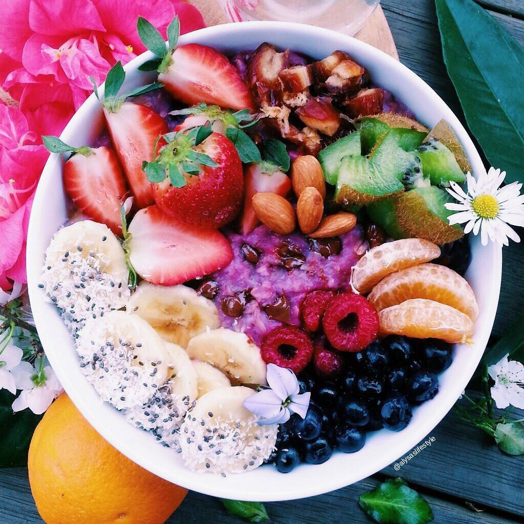 Завтрак из экзотических фруктов