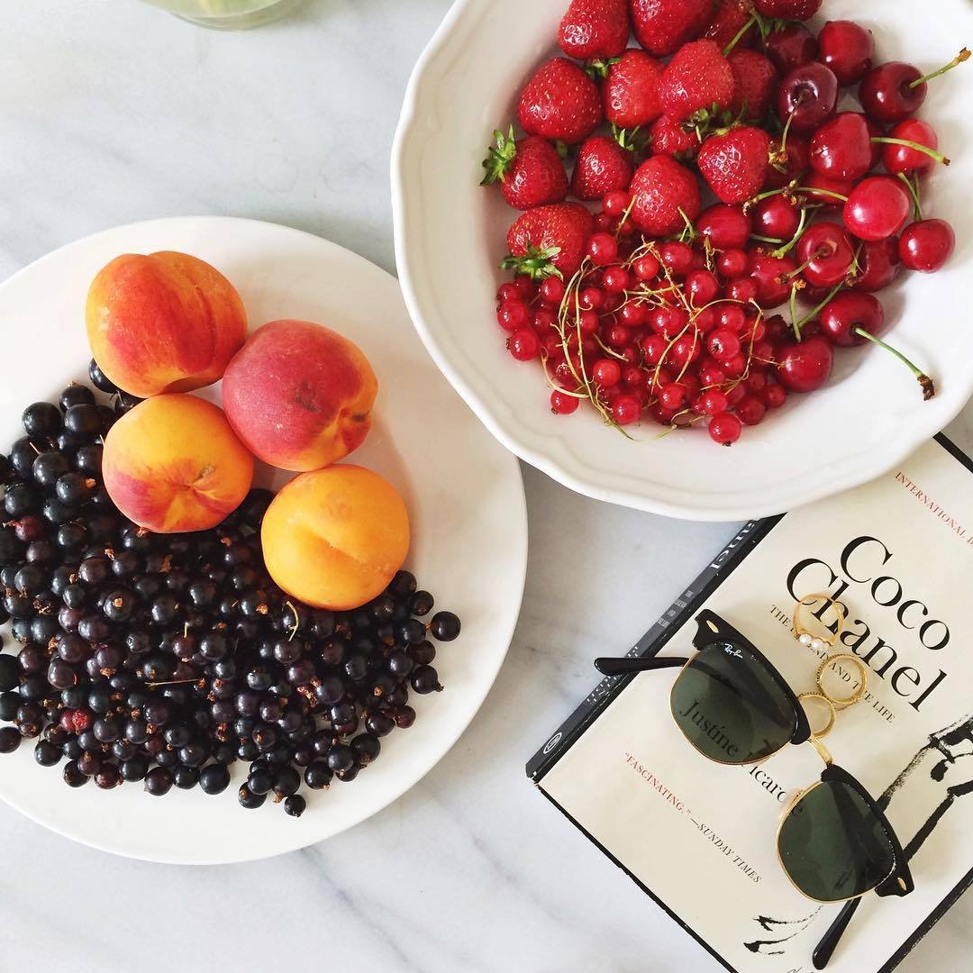 Фрукты и ягоды для инстаграмма