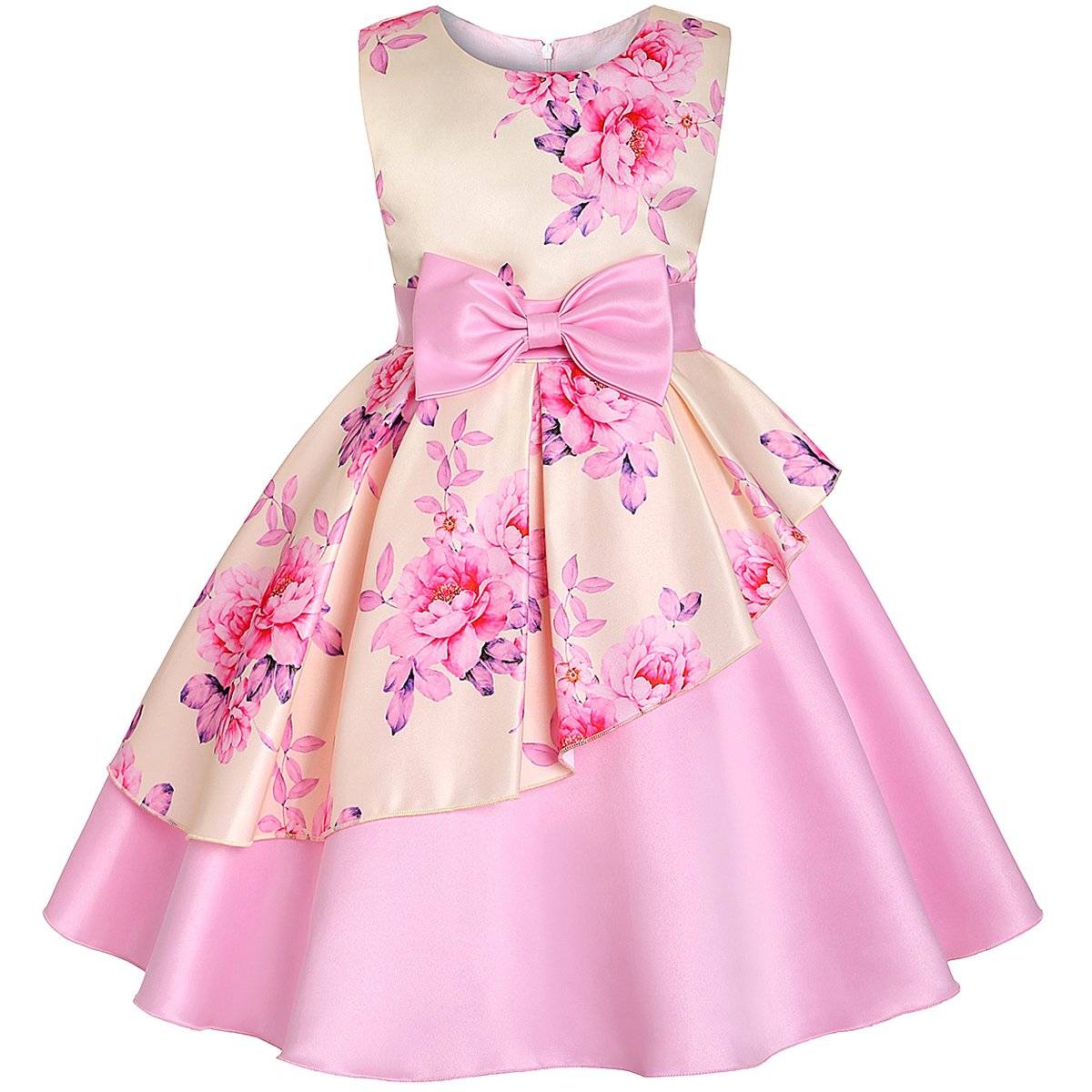 Ребенок и много одежды