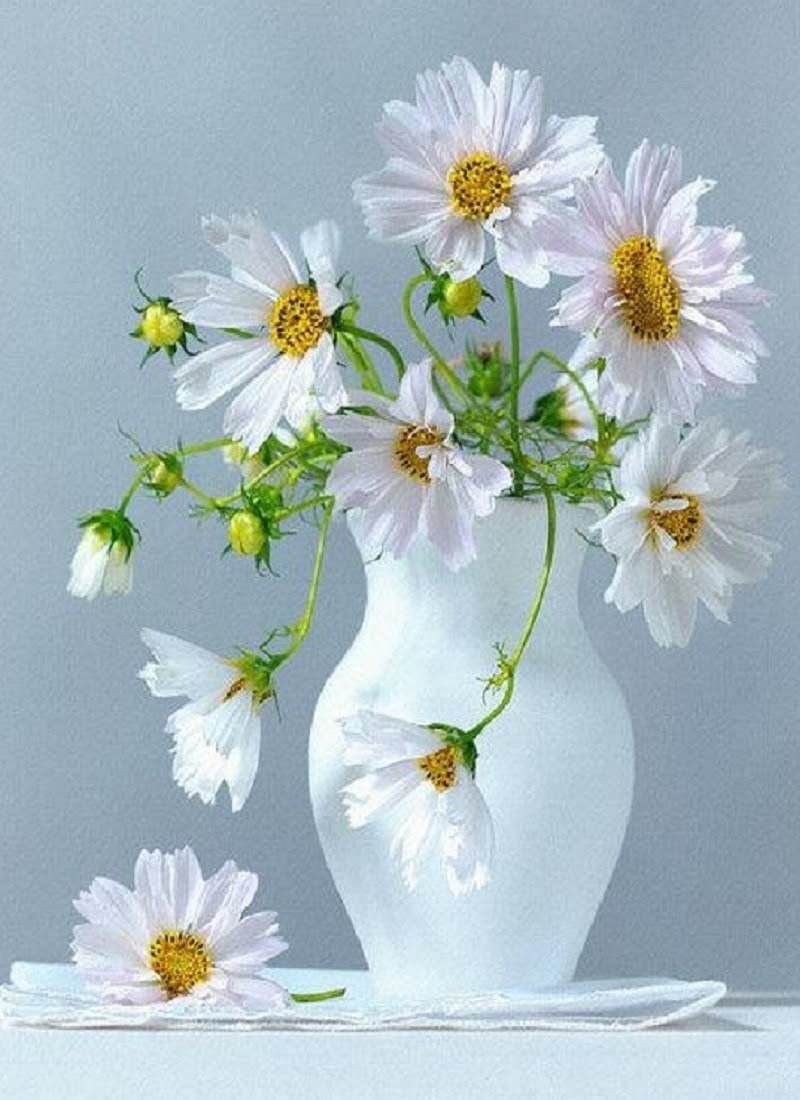 Кувшин с ромашками