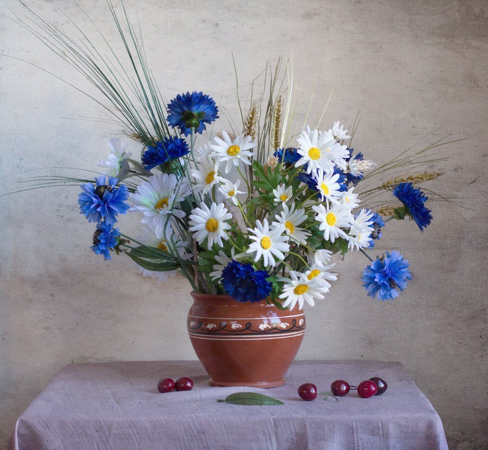 Ромашки на подоконнике