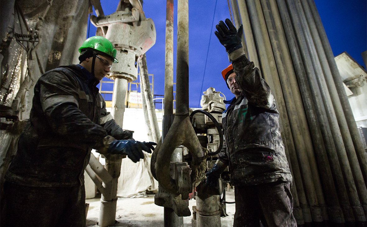 Нефтяники за работой
