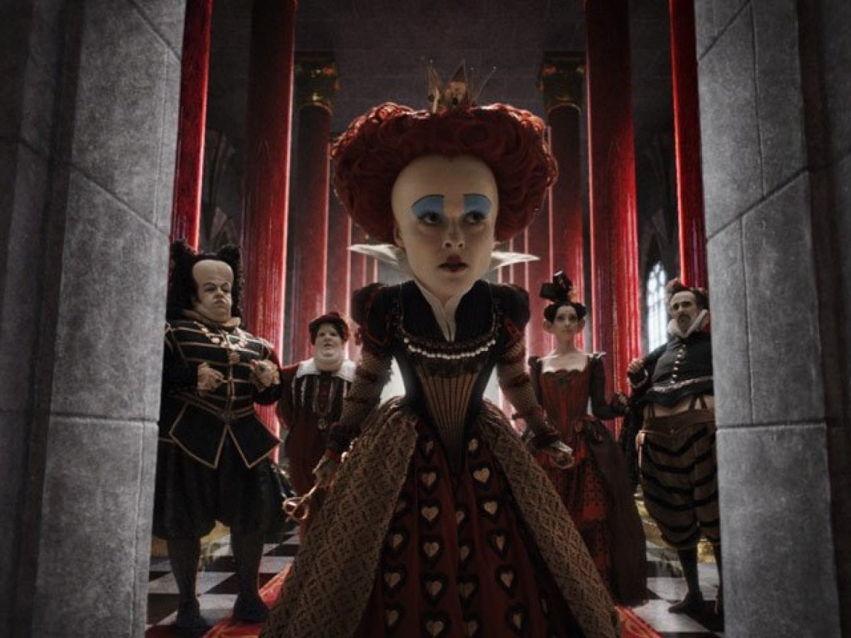 Хелена Бонем Картер красная Королева