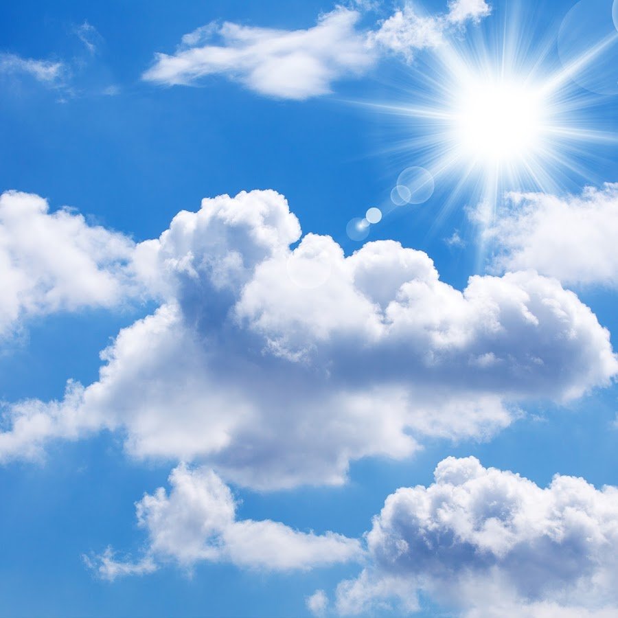 Желтое солнце на голубом небе