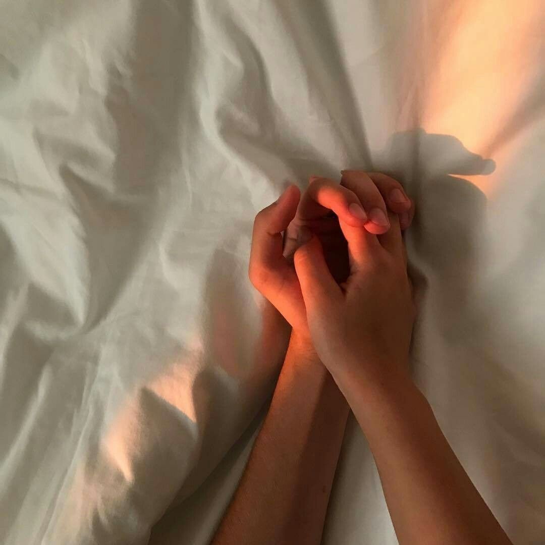 Девушка с автоматом без лица