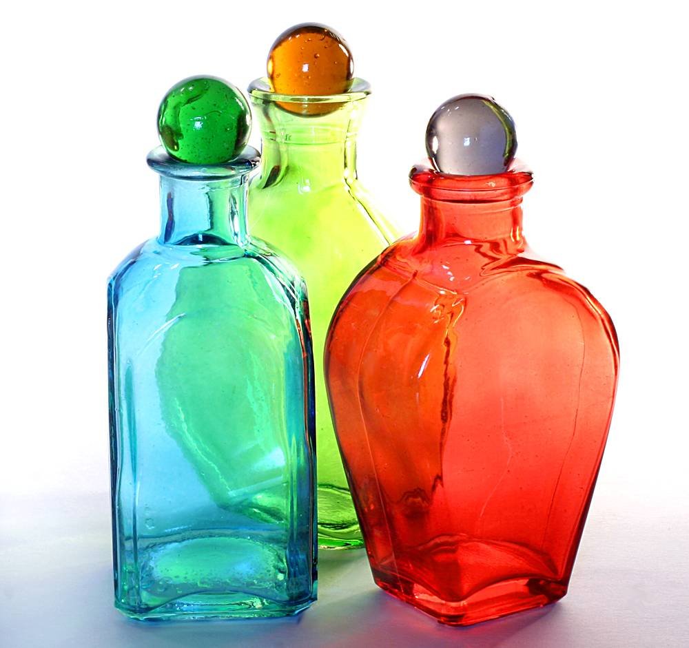 Бутылка из цветного стекла