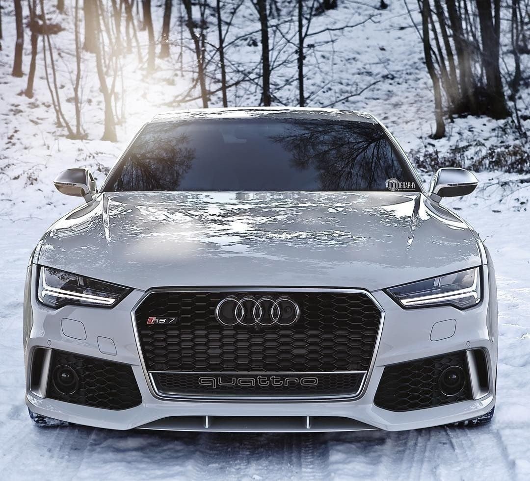 Машина Audi rs7 белая