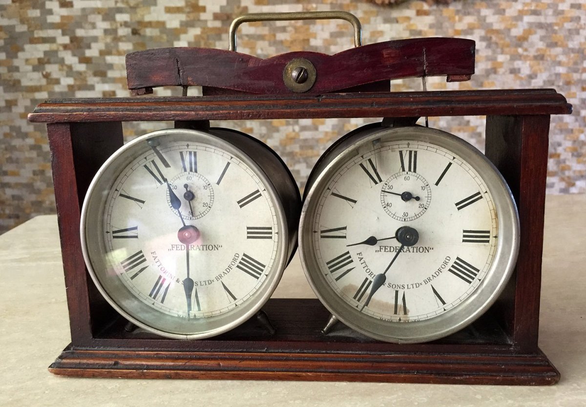 Шахматные часы старинные