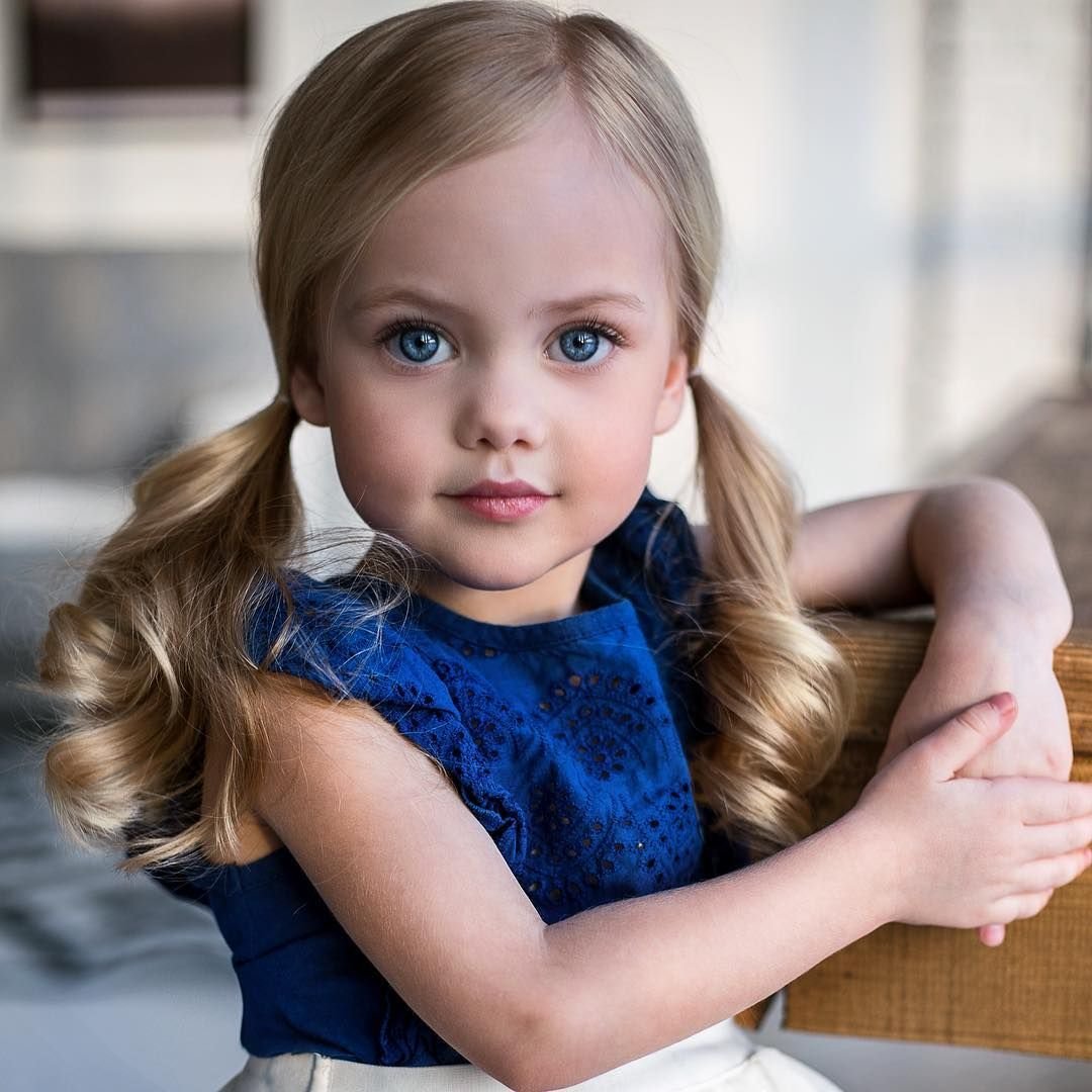 Маленькая модель Виолетта Антонова.