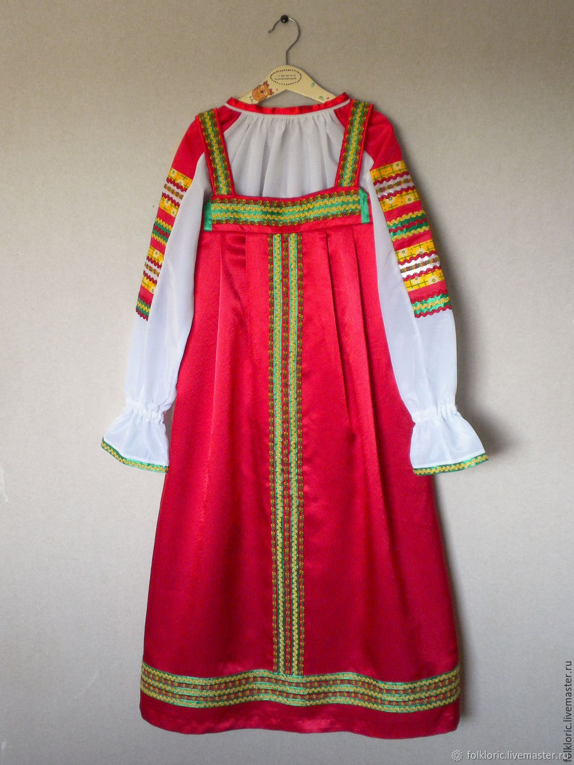 Женский народный костюм