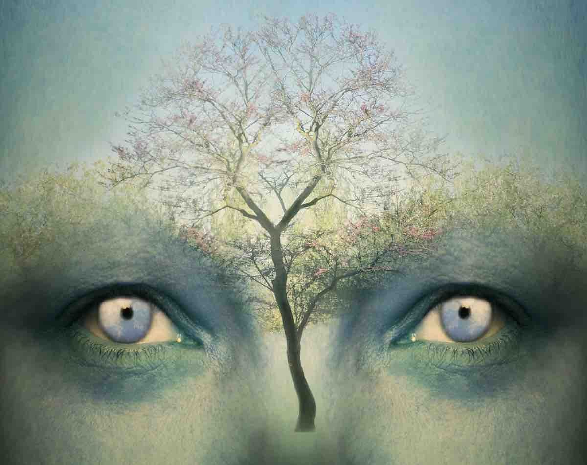 Женщина лжет