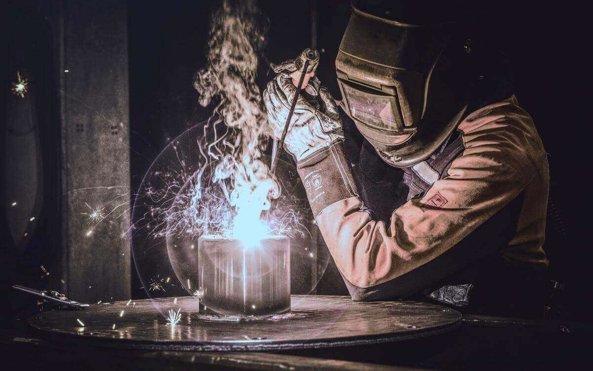 Красивый сварщик