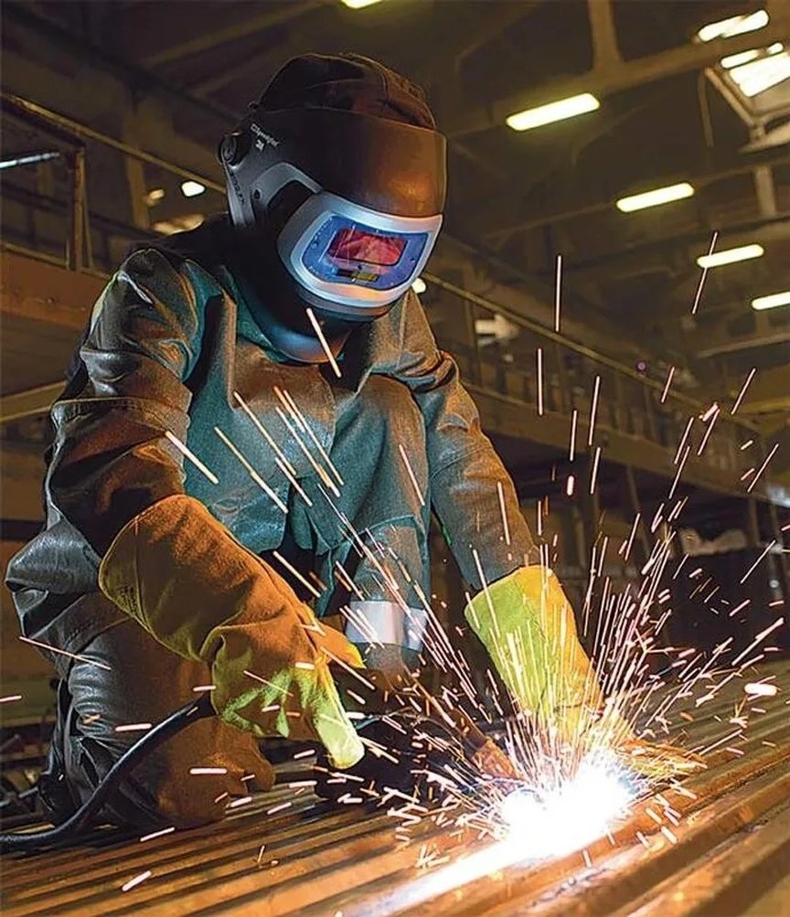 Красивый сварщик