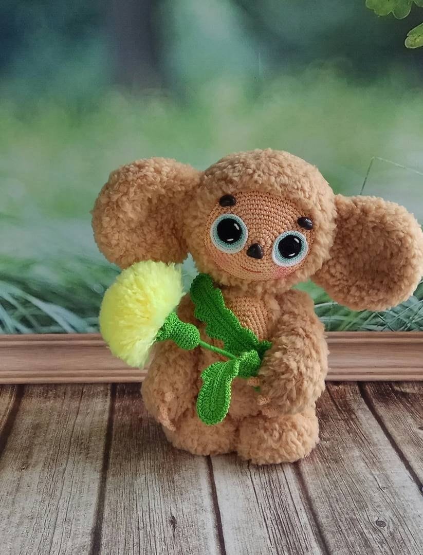 Вязаная Чебурашка на детской безрукавке