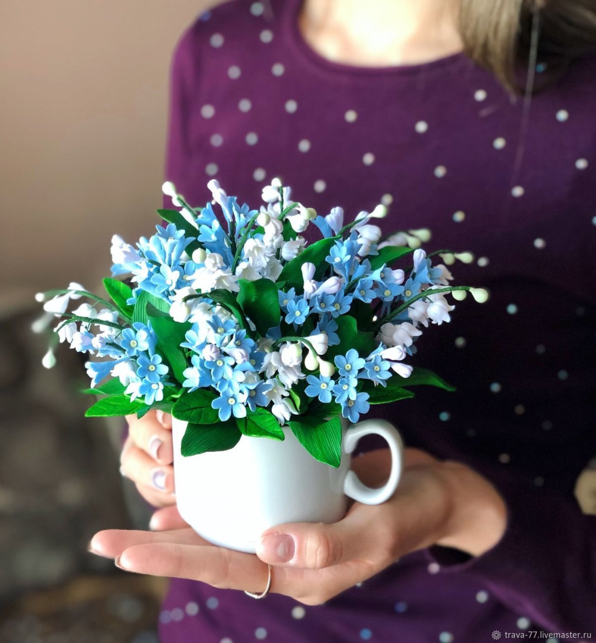 Красивая корзина с незабудками