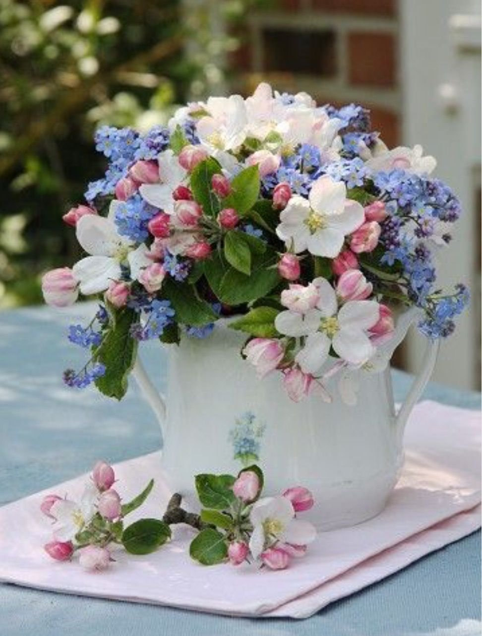 Цветок на руку.