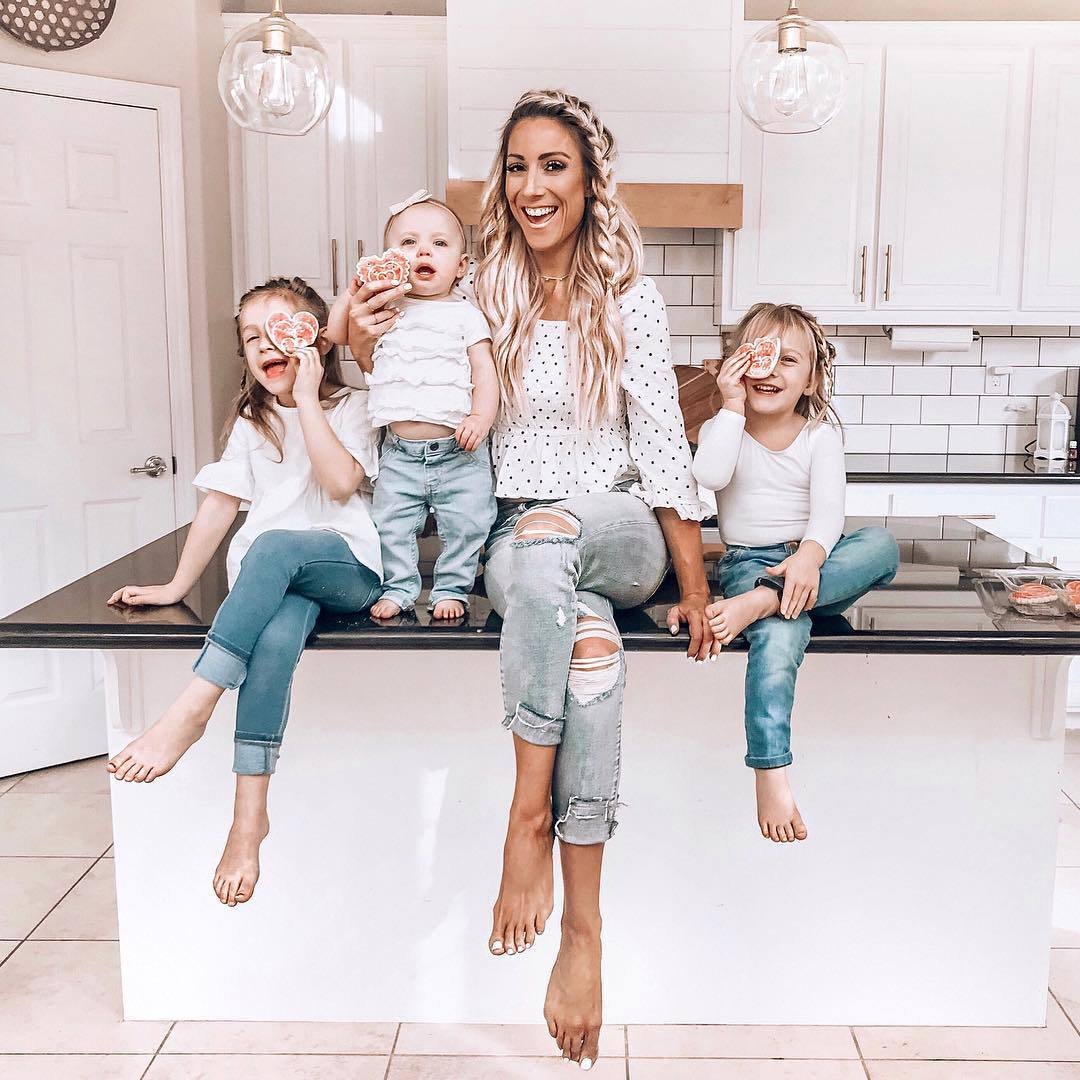 Стильная многодетная мама