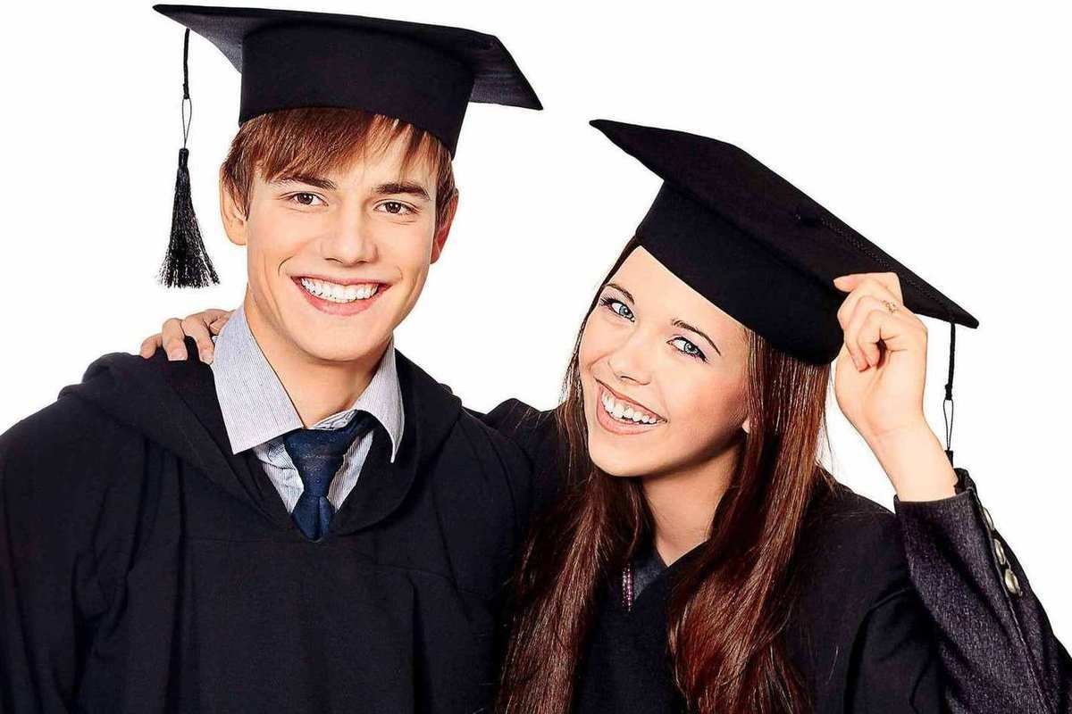 Шапки студентов выпускников