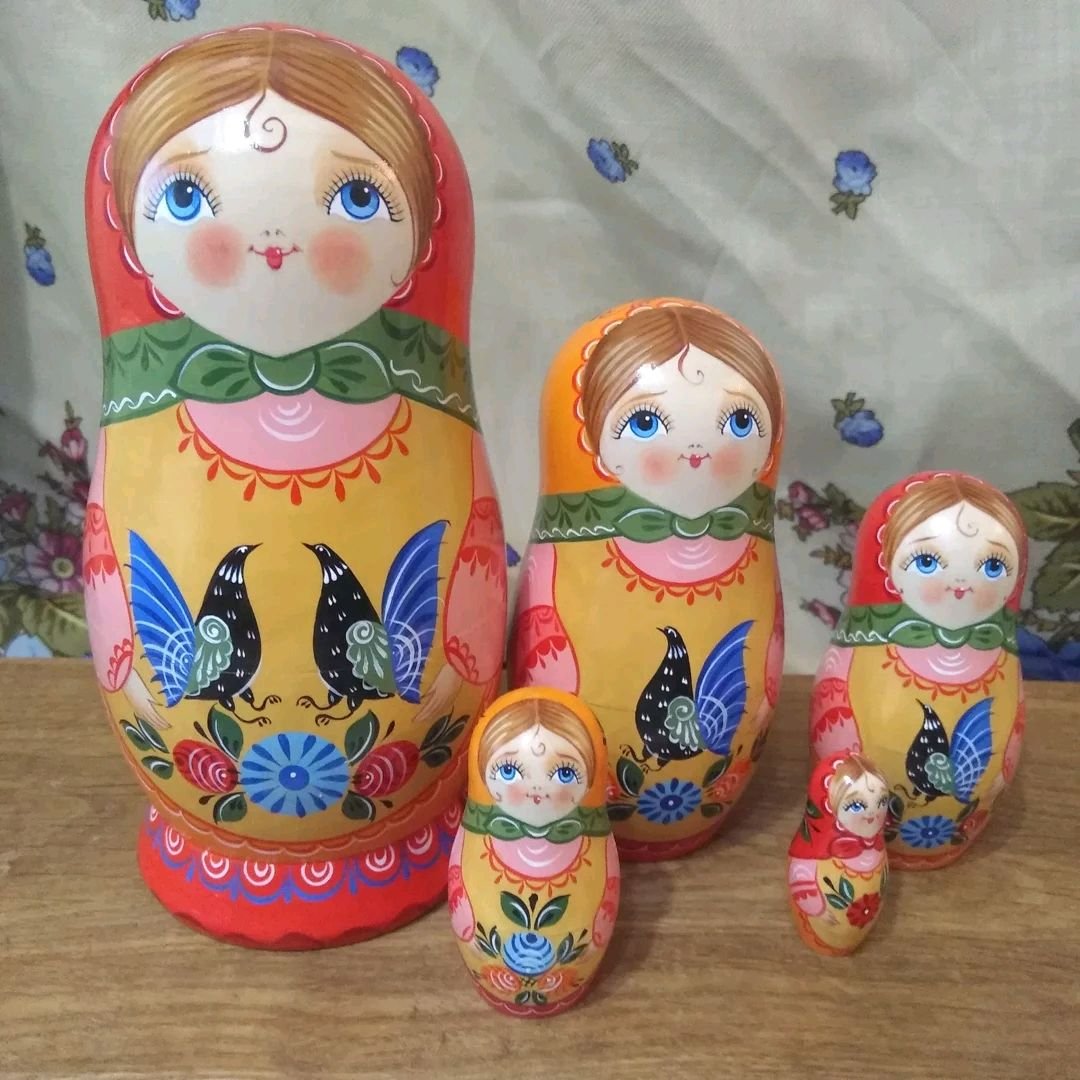 Матрешка в Городецкой росписи