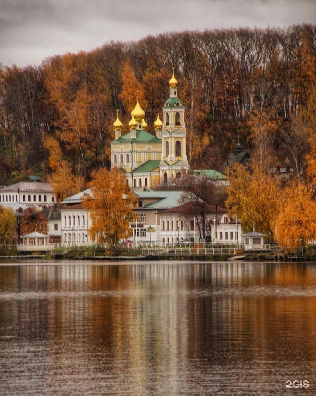 Золотая осень . Город Плес . Ивановская область .