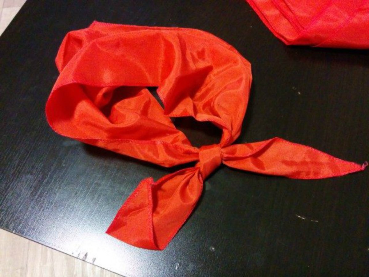 Красный Пионерский галстук