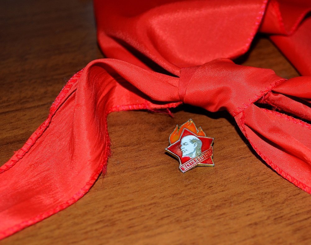 Пионерский галстук символ