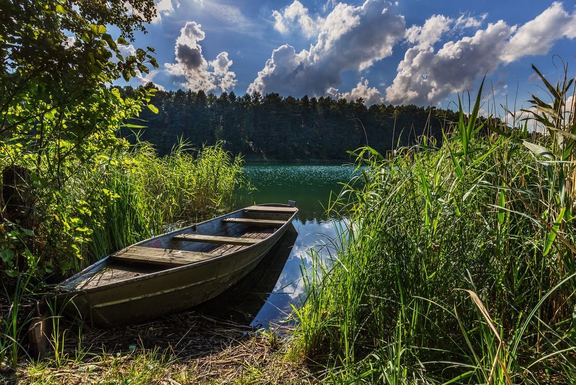 Лодка на реке