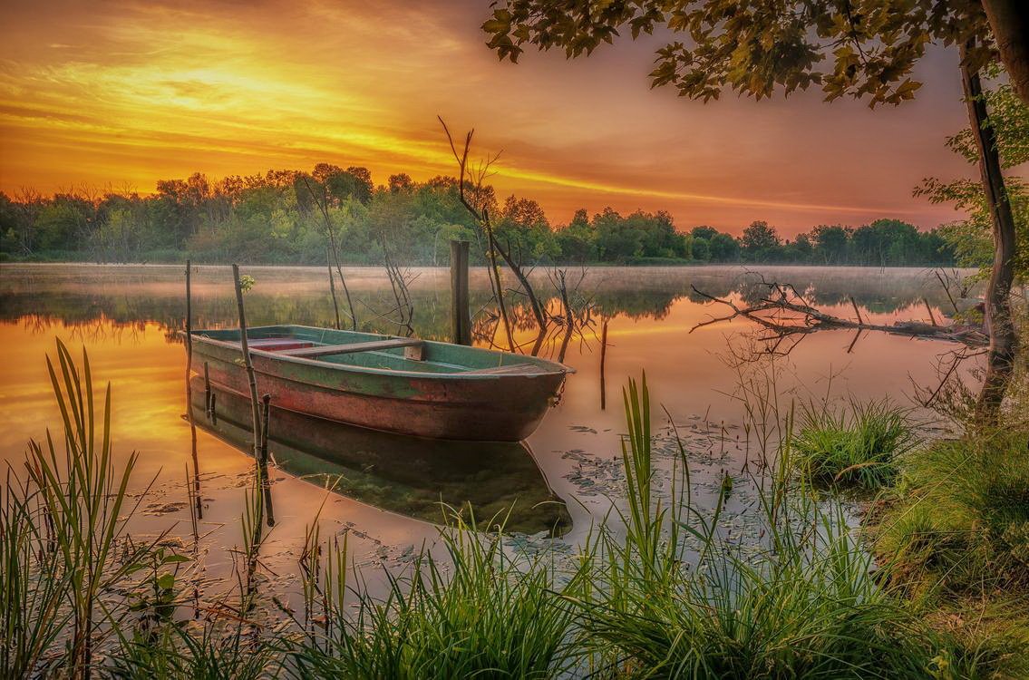 Лодка на озере
