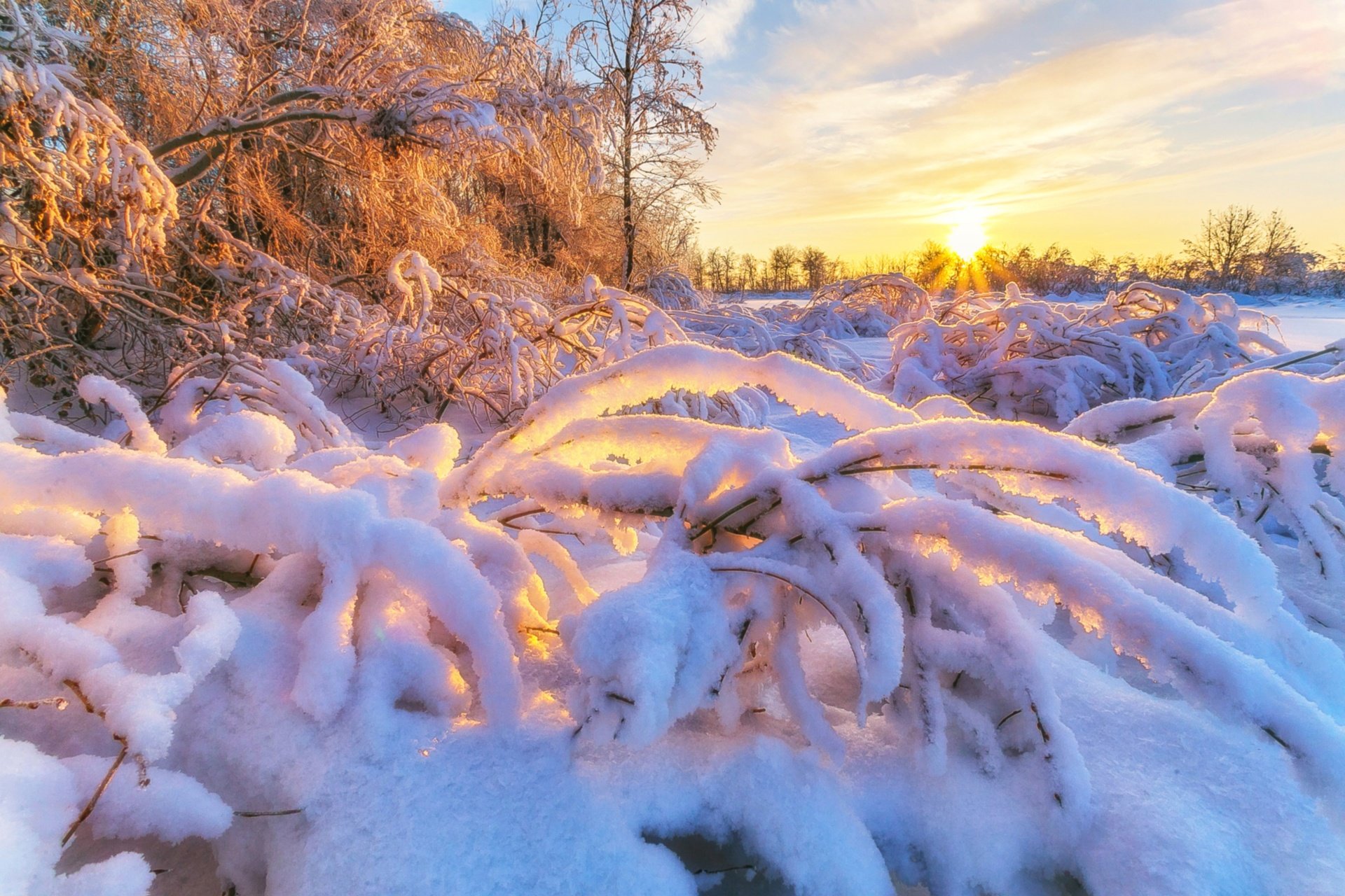 Январские сугробы. Richard Mravik зима. Снег и солнце. Зима. Зимние картинки красивые.
