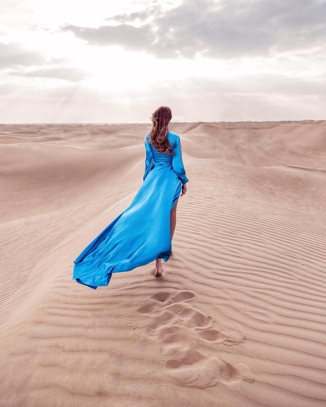 Платье красивое в пустыне