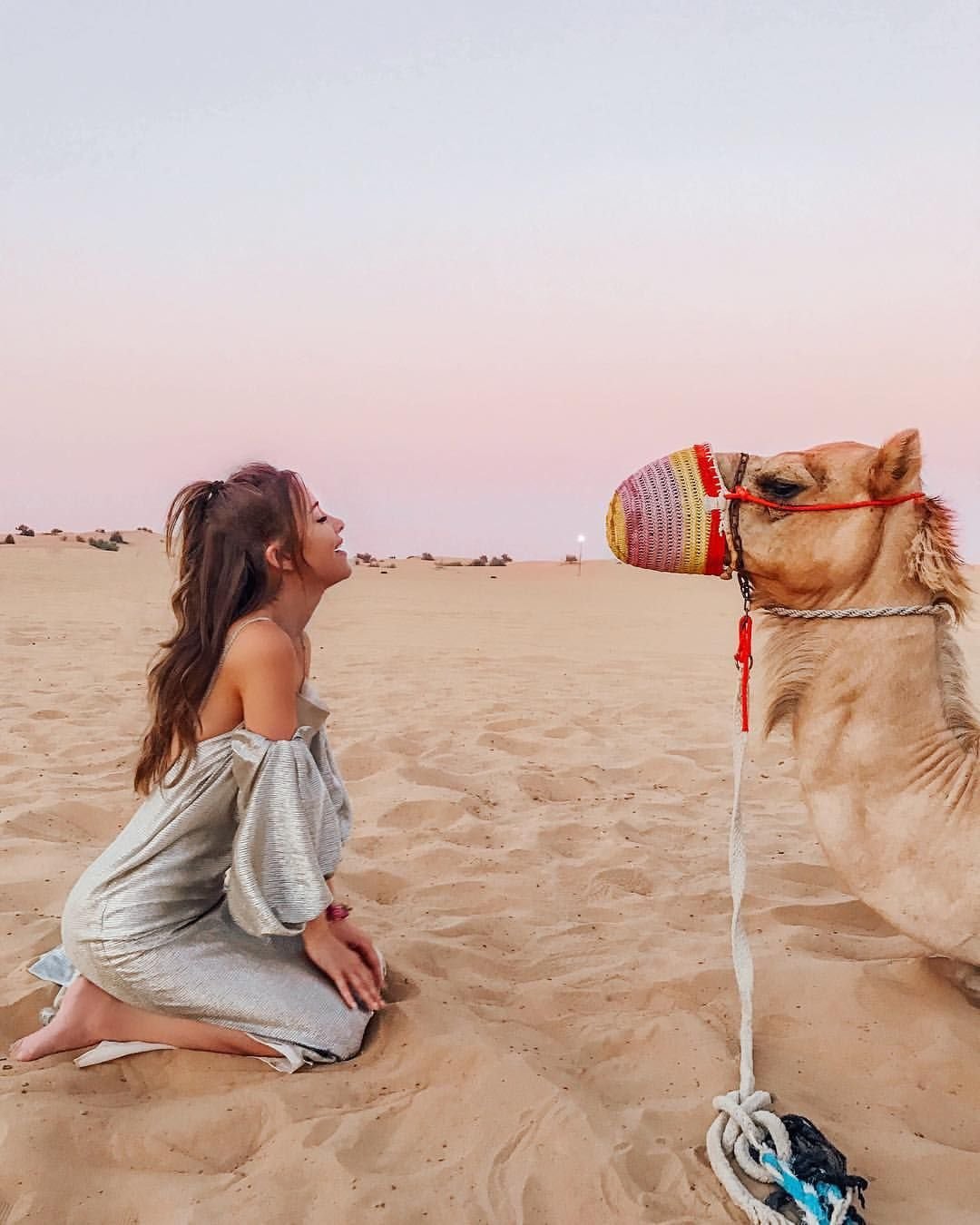 Девушки в длинных платьяэ