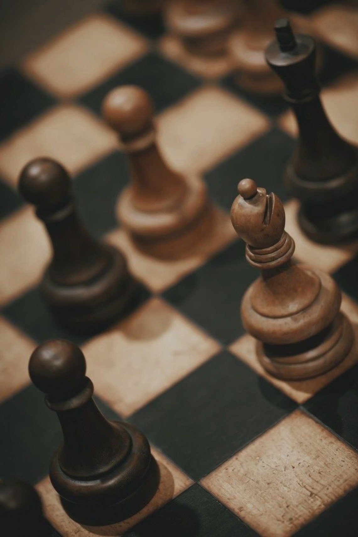 Шахматная доска с фигурами