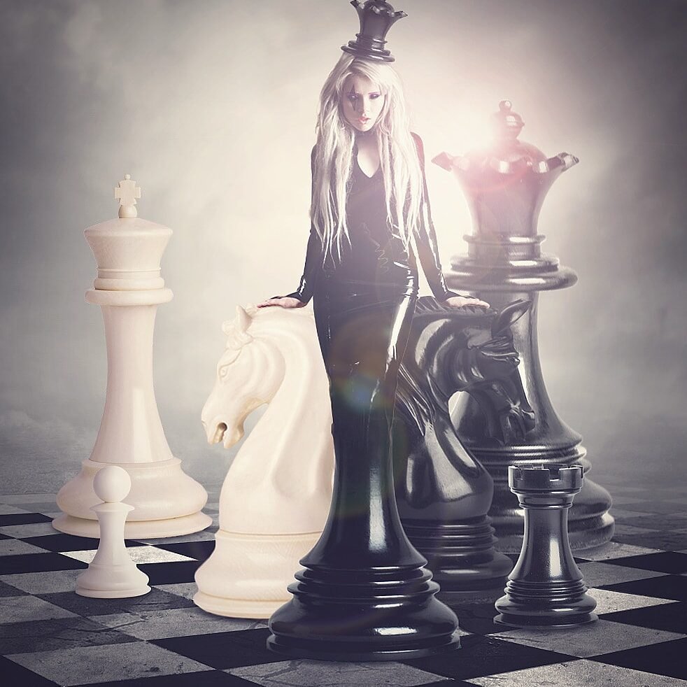 Шахматы ферзь черная Королева