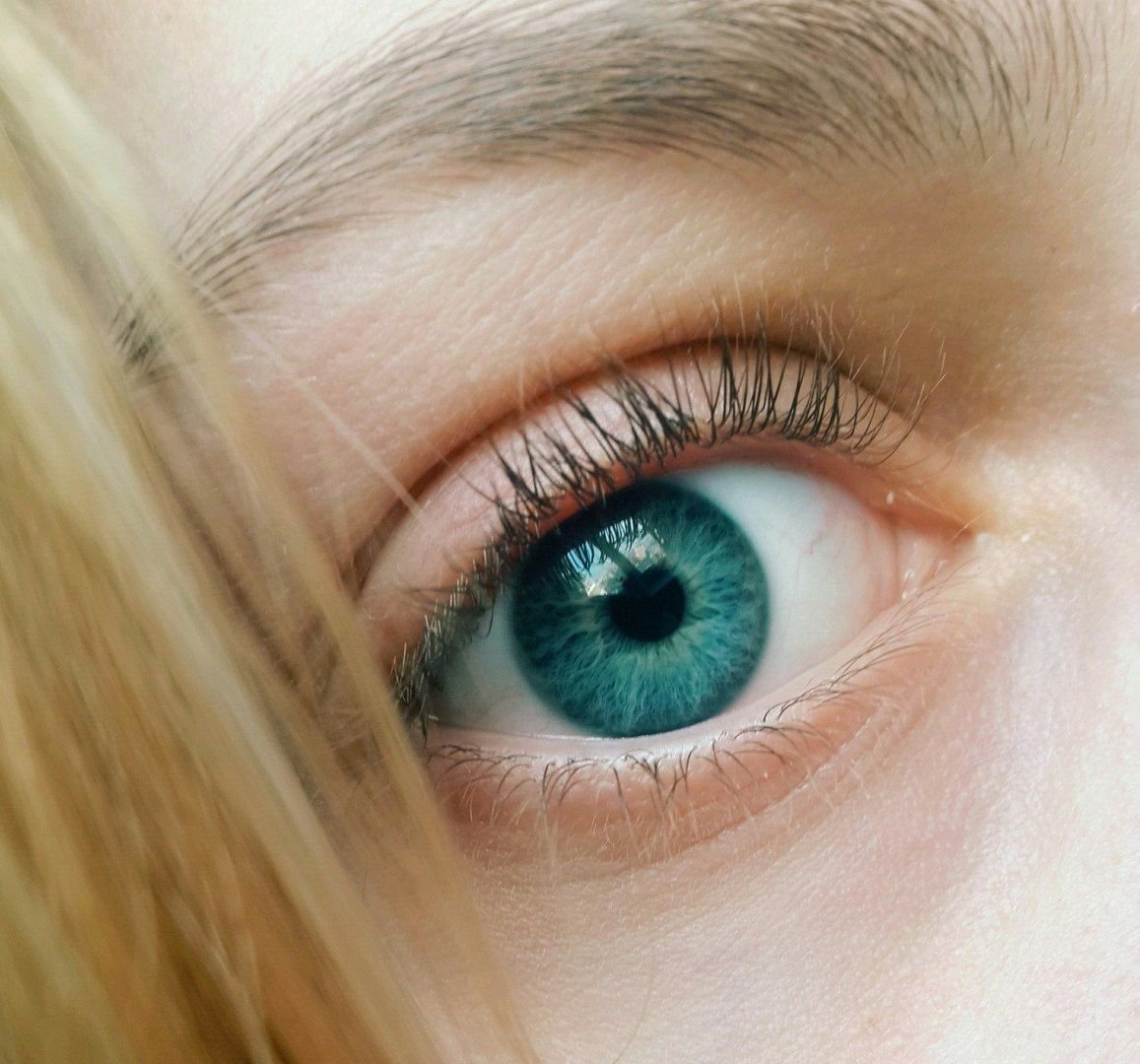 Красивые бирюзовые глаза