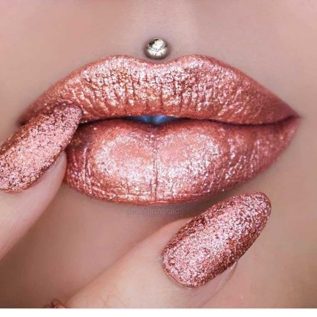 Красивый макияж губ