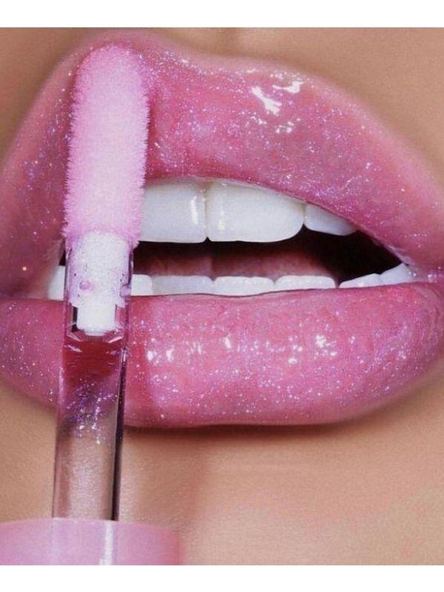 Губы с блеском для губ