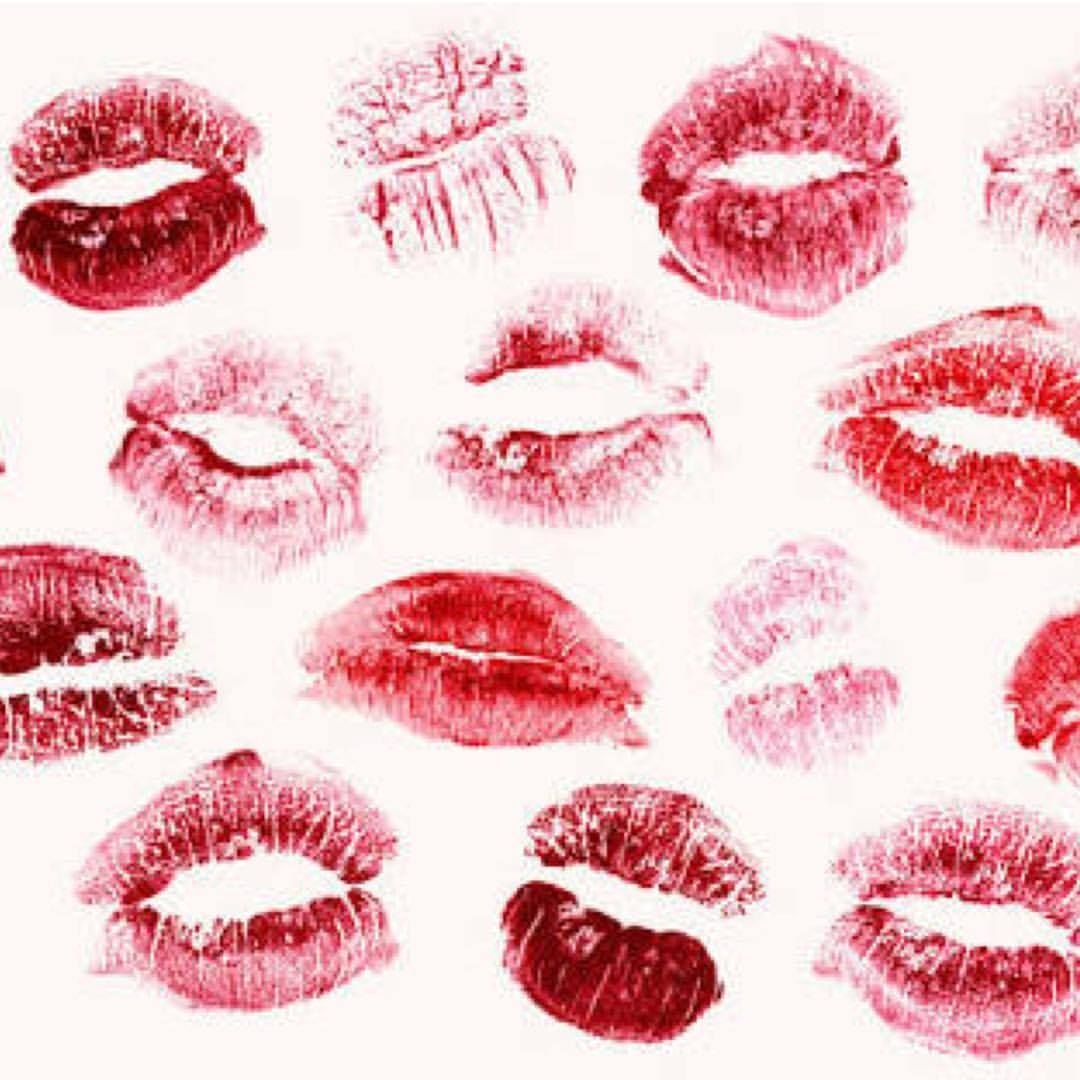 Поцелуй с губной помадой