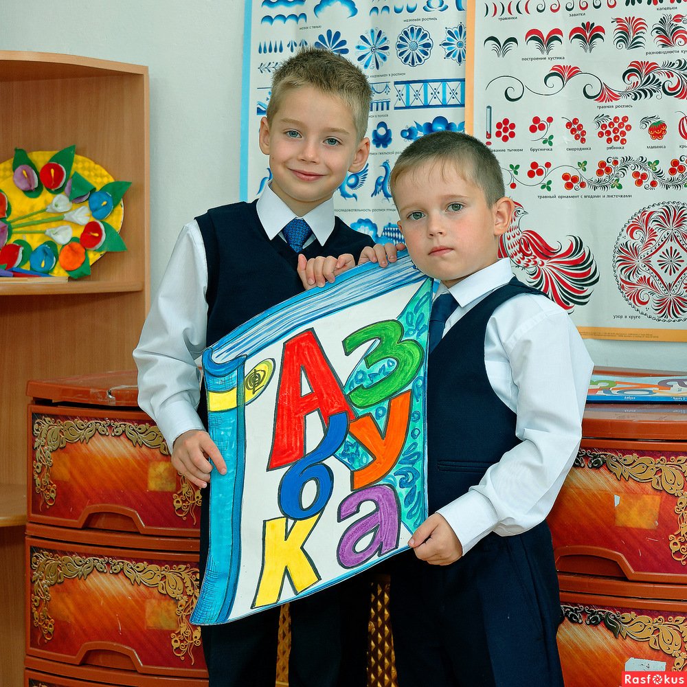 Мальчик с портфелем