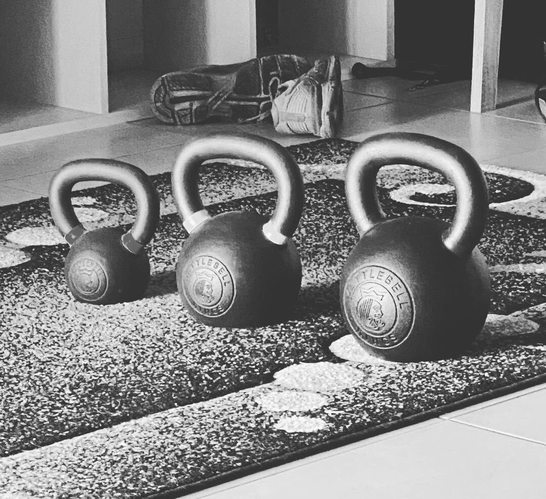 Гиря на весы вектор