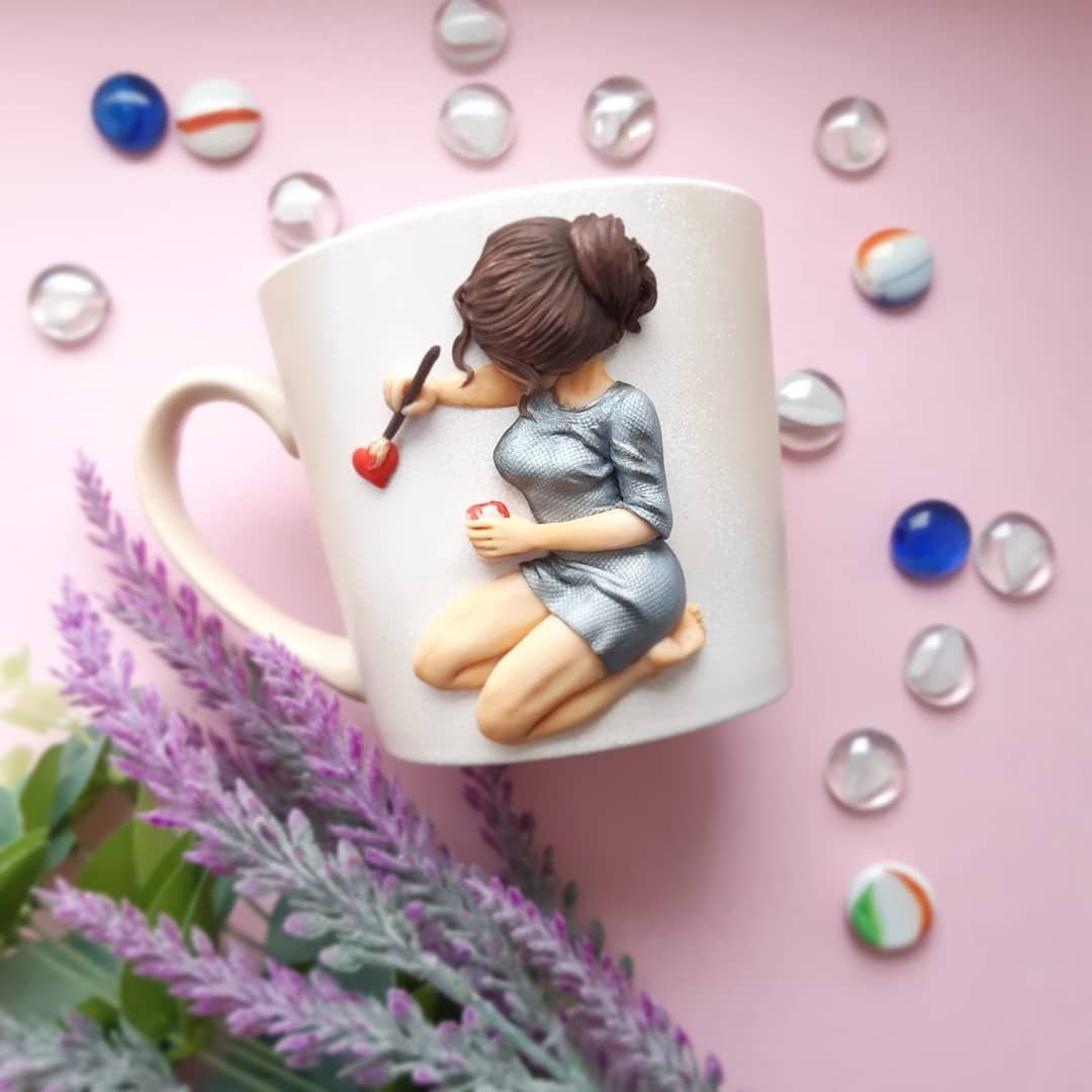 Кружка с девочкой из полимерной глины