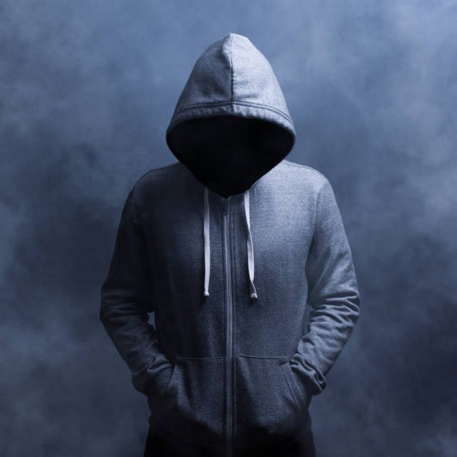 Человек невидимка в капюшоне